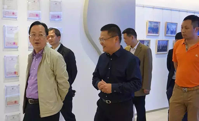安顺市长曾永涛考察中关村e世界财富中心