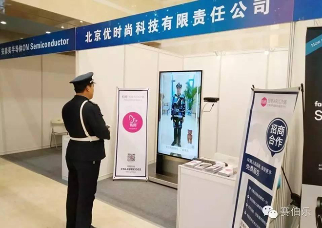 赛伯乐投资的购搭试衣镜吸引Microsoft合伙人Bernard Kress亲自体验