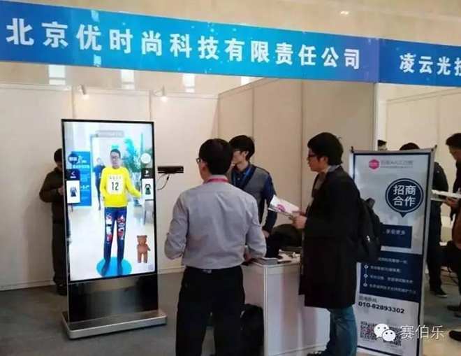 赛伯乐投资的购搭试衣镜吸引Microsoft合伙人Bernard Kress亲自体验