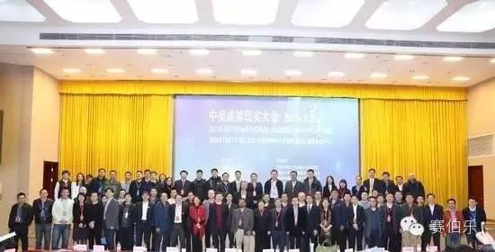 赛伯乐投资的购搭试衣镜吸引Microsoft合伙人Bernard Kress亲自体验